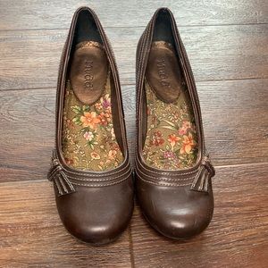 Mudd Brown Heels